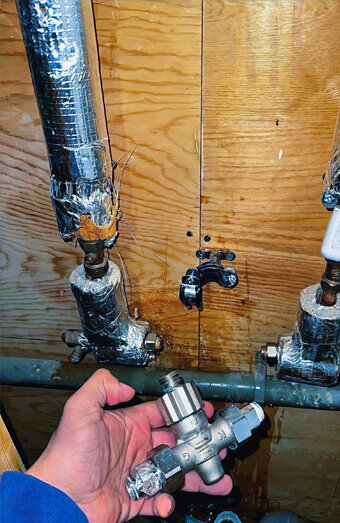https://plumberwestleederville.com.au/uploads/2025/06/emergency-plumbing-358284.jpg