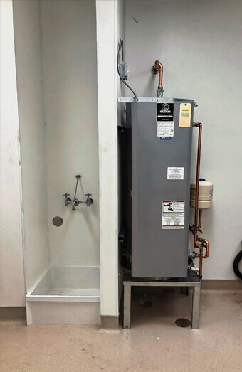 https://plumberwestleederville.com.au/uploads/2025/06/hot-water-257755.jpg