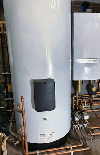 https://plumberwestleederville.com.au/uploads/2025/06/hot-water-410504.jpg