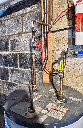https://plumberwestleederville.com.au/uploads/2025/06/hot-water-876058.jpg